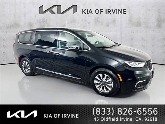 2022 Chrysler Pacifica Hybrid Limited — Minivan — 26,315 mi — Irvine, CA