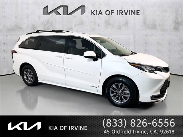2021 Toyota Sienna XLE — Minivan — 17,639 mi — Irvine, CA