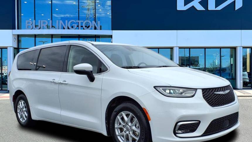 2023 Chrysler Pacifica Touring L — Minivan — 58,556 mi — Burlington, NC