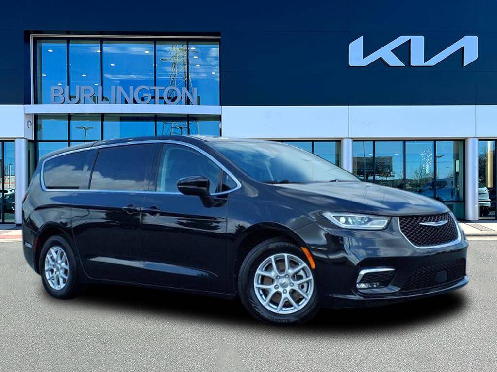 2023 Chrysler Pacifica Touring L — Minivan — 68,779 mi — Burlington, NC