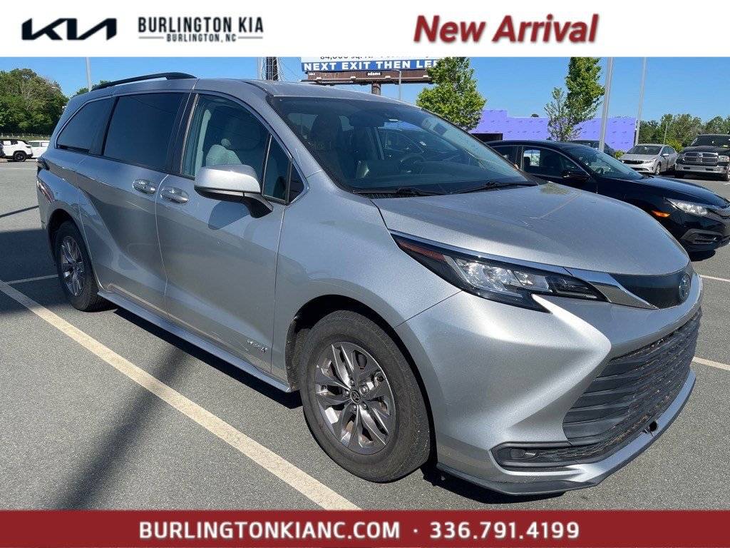 2021 Toyota Sienna LE — Minivan — 71,057 mi — Burlington, NC