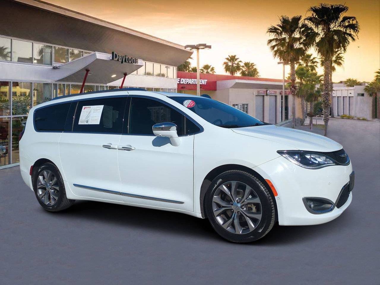 2020 Chrysler Pacifica Limited — Minivan — 32,421 mi — Daytona Beach, FL
