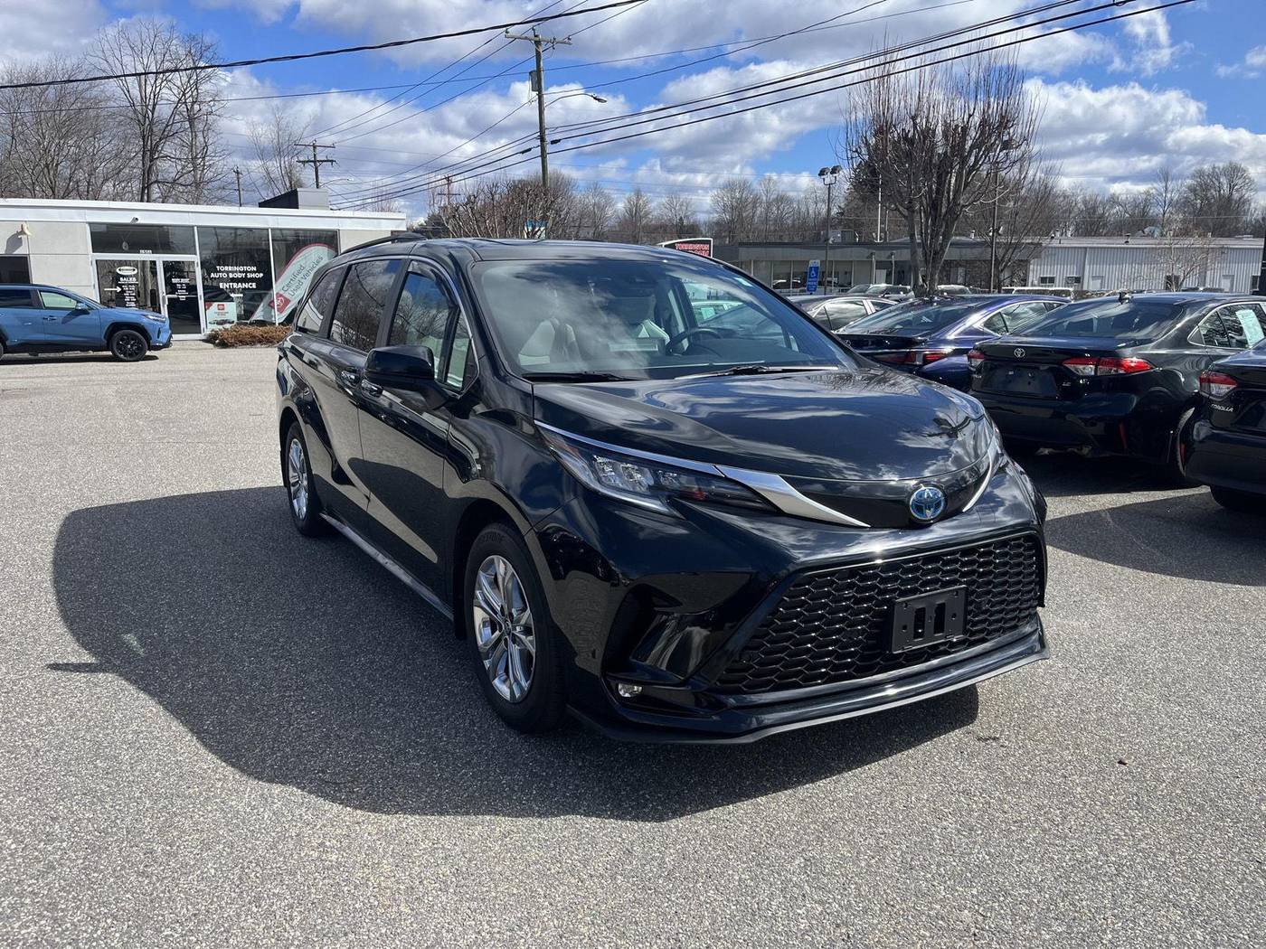 2023 Toyota Sienna XSE — Minivan — 17,630 mi — Torrington, CT