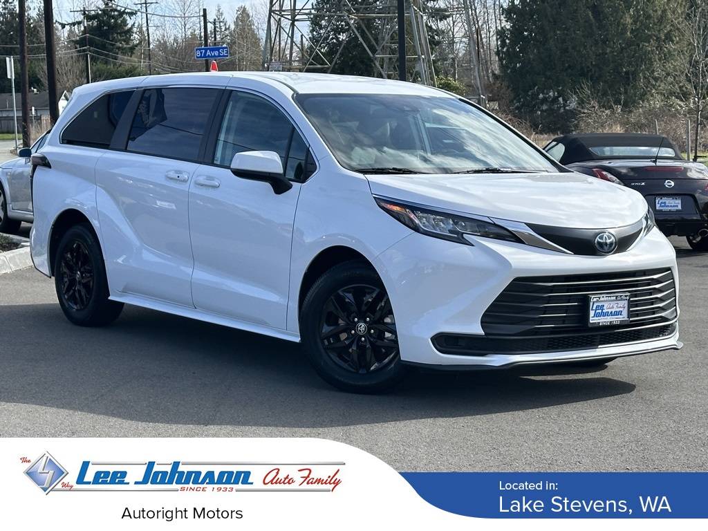 2023 Toyota Sienna LE — Minivan — 28,809 mi — Lake Stevens, WA
