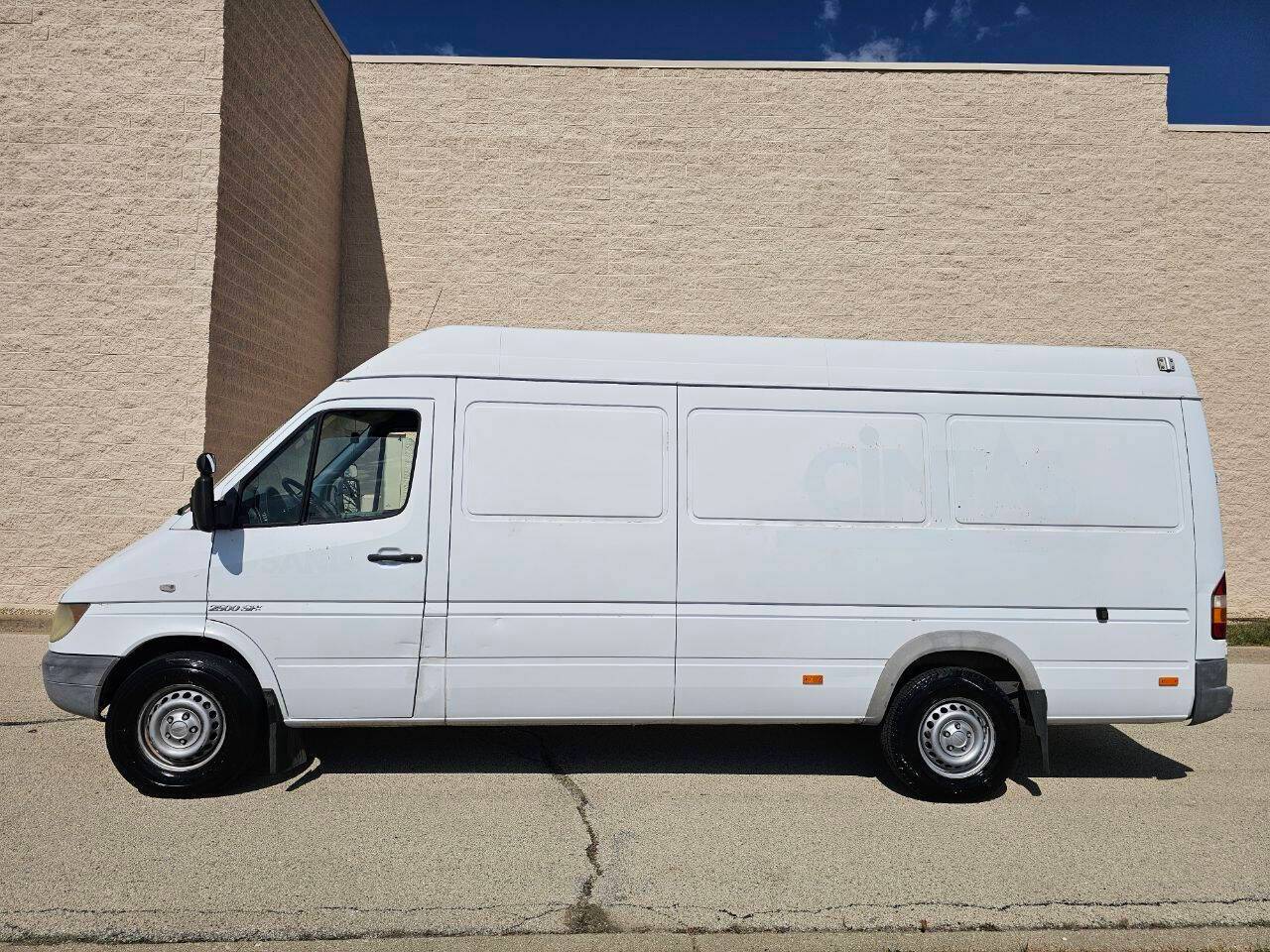 2005 Dodge Sprinter 2500 — Cargo Van — 272,845 mi — Roselle, IL