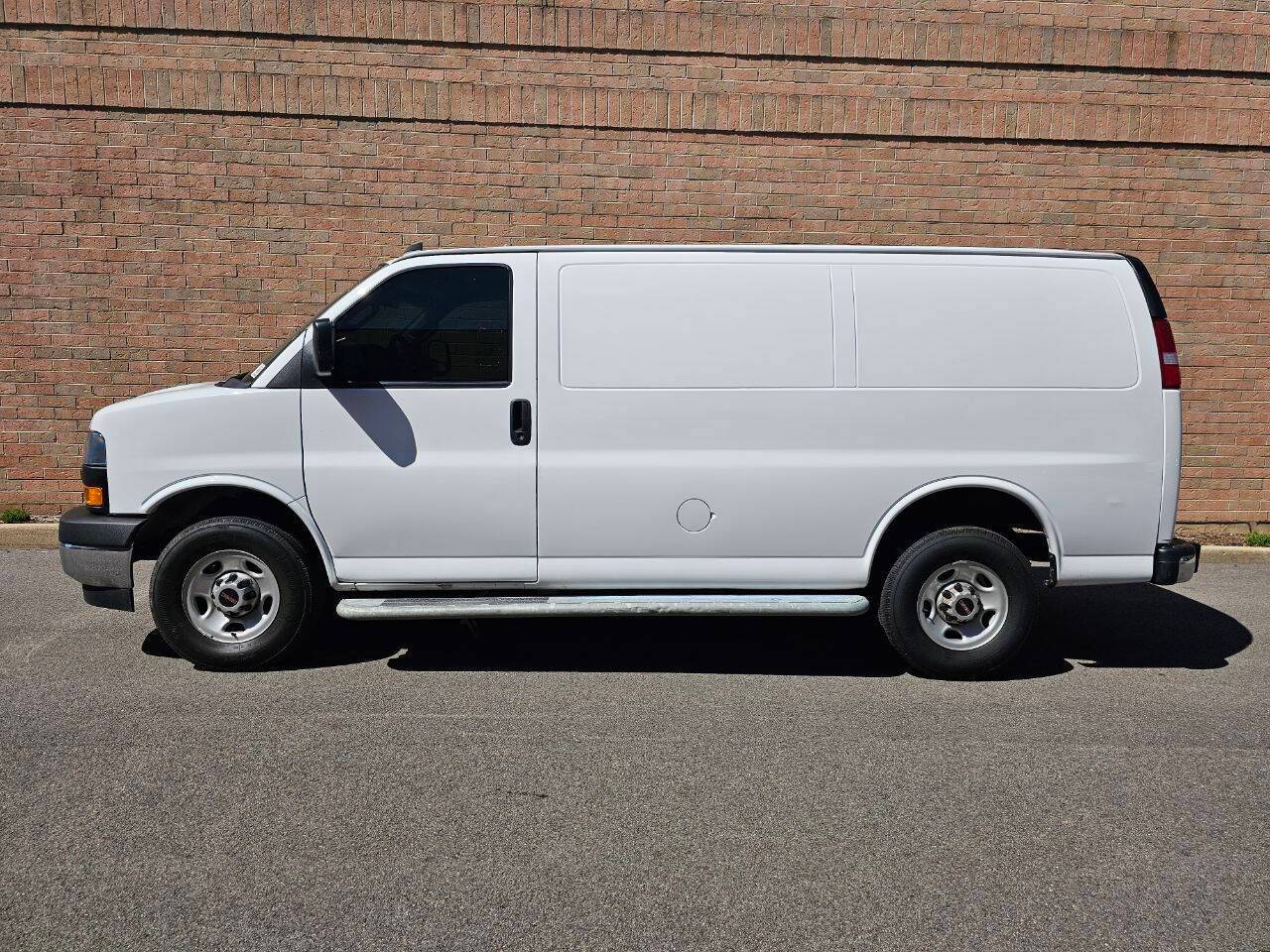 2022 GMC Savana Cargo Van Base — Cargo Van — 30,857 mi — Roselle, IL