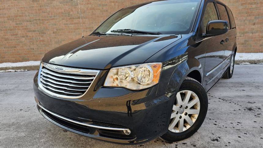 2014 Chrysler Town & Country Touring — Minivan — 130,657 mi — Roselle, IL