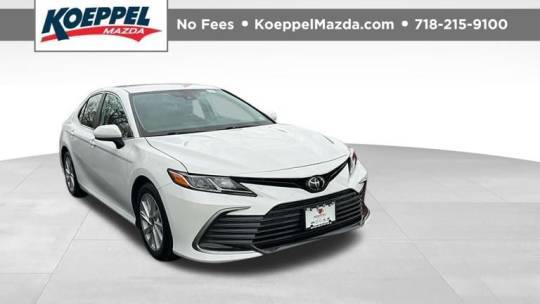 2022 Toyota Camry LE — Sedan — 13,282 mi — Woodside, NY