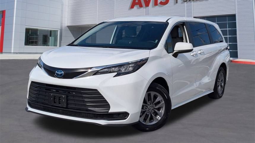 2024 Toyota Sienna LE — Minivan — 29,893 mi — Pompano Beach, FL
