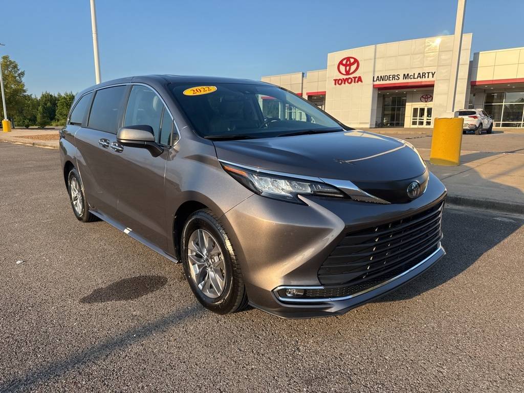 2022 Toyota Sienna XLE — Minivan — 66,322 mi — Fayetteville, TN