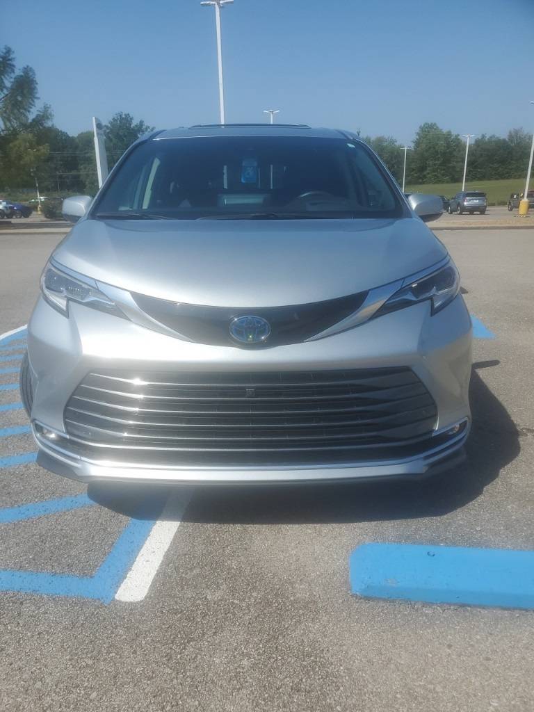 2021 Toyota Sienna Platinum — Minivan — 40,661 mi — Fayetteville, TN