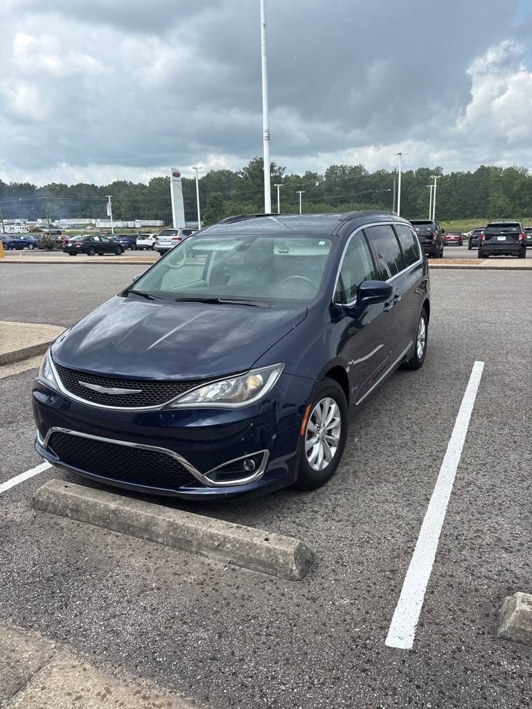 2017 Chrysler Pacifica Touring L — Minivan — 92,522 mi — Fayetteville, TN
