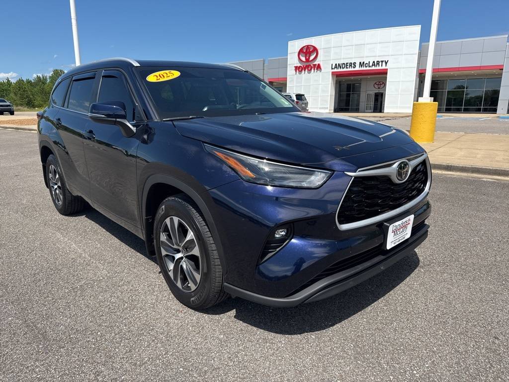 2025 Toyota Highlander XLE — SUV — 5,772 mi — Fayetteville, TN