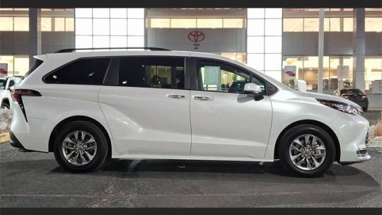2023 Toyota Sienna XLE — Minivan — 58,037 mi — Mount Laurel, NJ