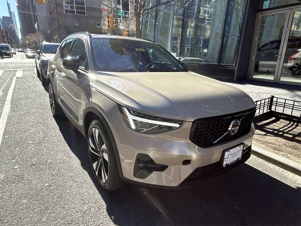 2025 Volvo XC40 Plus — SUV — 4,112 mi — New York, NY