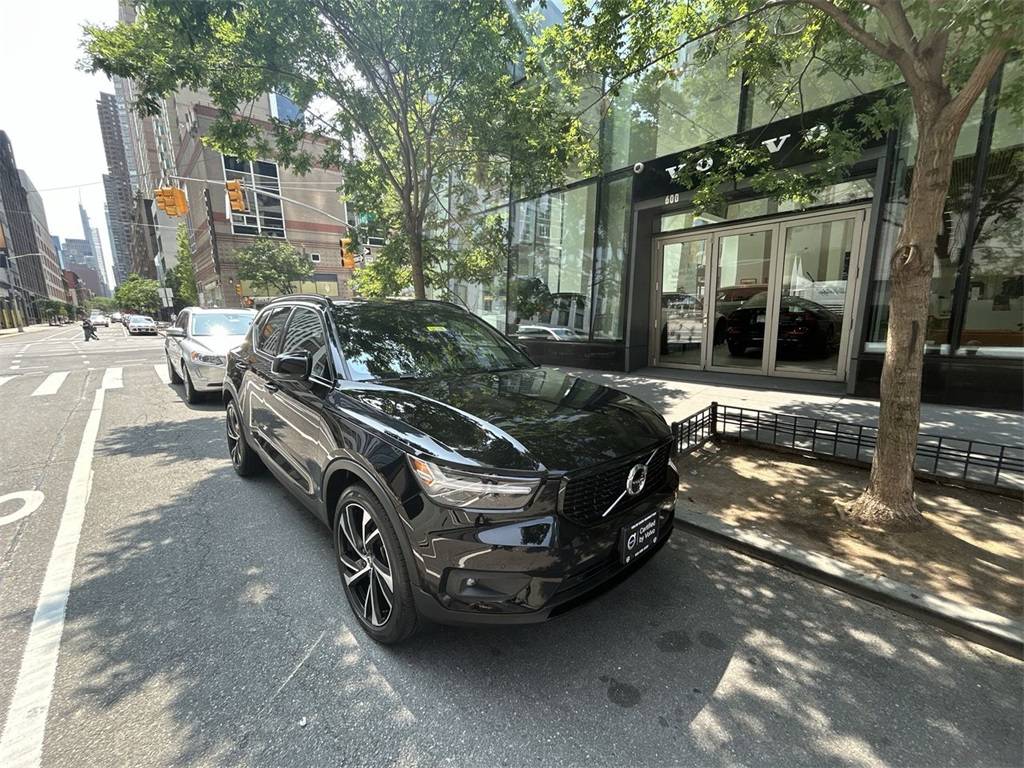 2022 Volvo XC40 R-Design — SUV — 24,917 mi — New York, NY