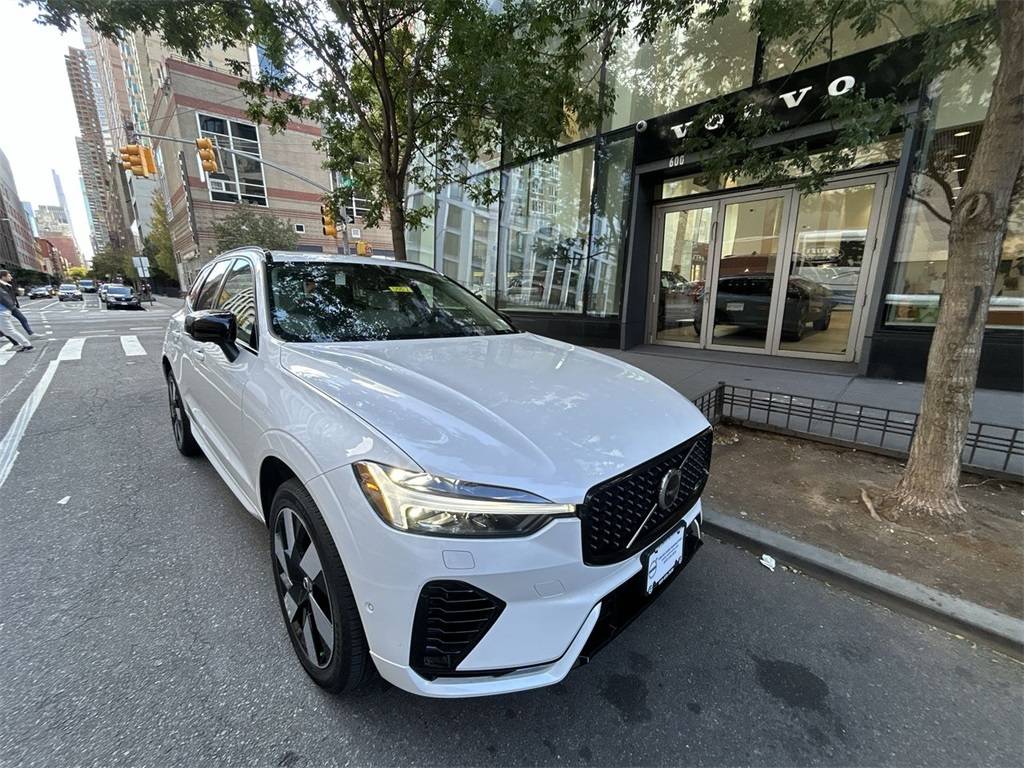 2025 Volvo XC60 Plug-In Hybrid Plus — SUV — 5,596 mi — New York, NY
