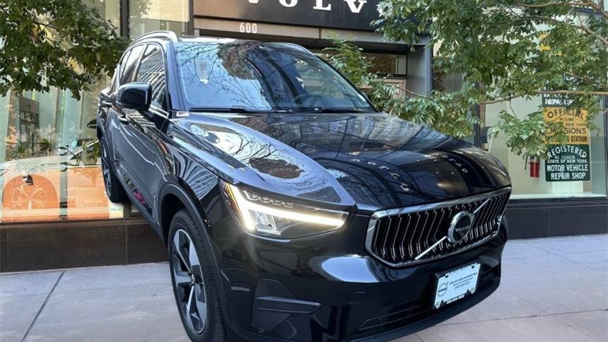 2025 Volvo XC40 Core — SUV — 1,226 mi — New York, NY