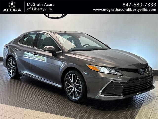 2022 Toyota Camry Hybrid XLE — Sedan — 30,214 mi — Libertyville, IL