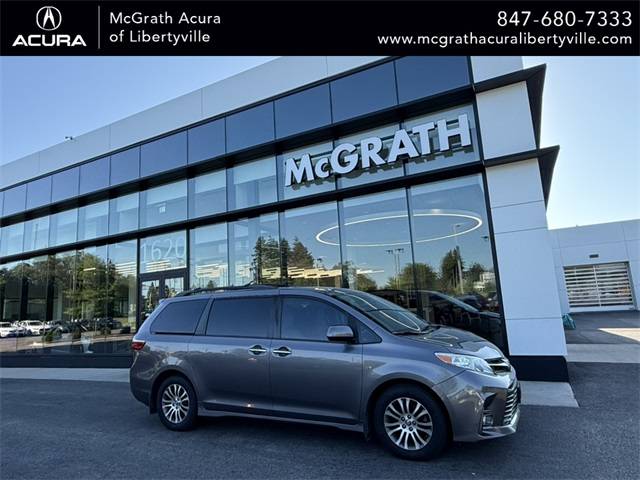 2019 Toyota Sienna XLE — Minivan — 61,421 mi — Libertyville, IL