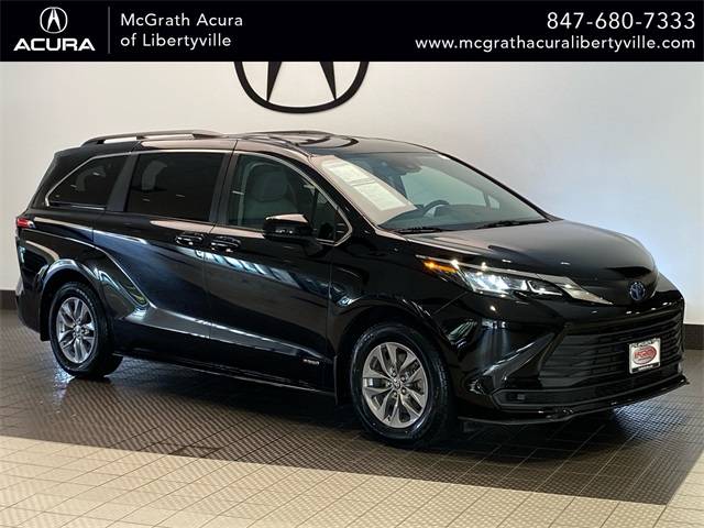 2021 Toyota Sienna LE — Minivan — 51,696 mi — Libertyville, IL