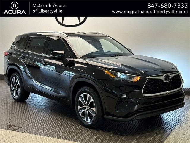 2022 Toyota Highlander XLE — SUV — 33,872 mi — Libertyville, IL