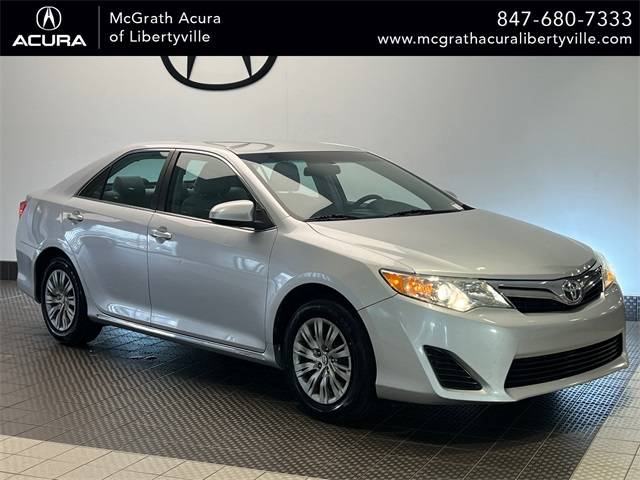 2014 Toyota Camry LE — Sedan — 77,085 mi — Libertyville, IL