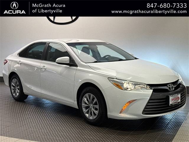 2017 Toyota Camry LE — Sedan — 70,000 mi — Libertyville, IL