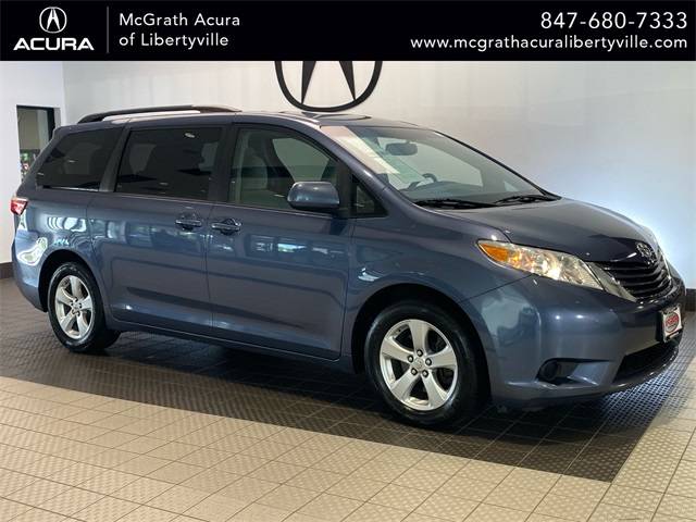 2015 Toyota Sienna LE — Minivan — 77,610 mi — Libertyville, IL