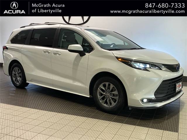 2022 Toyota Sienna XLE — Minivan — 36,764 mi — Libertyville, IL
