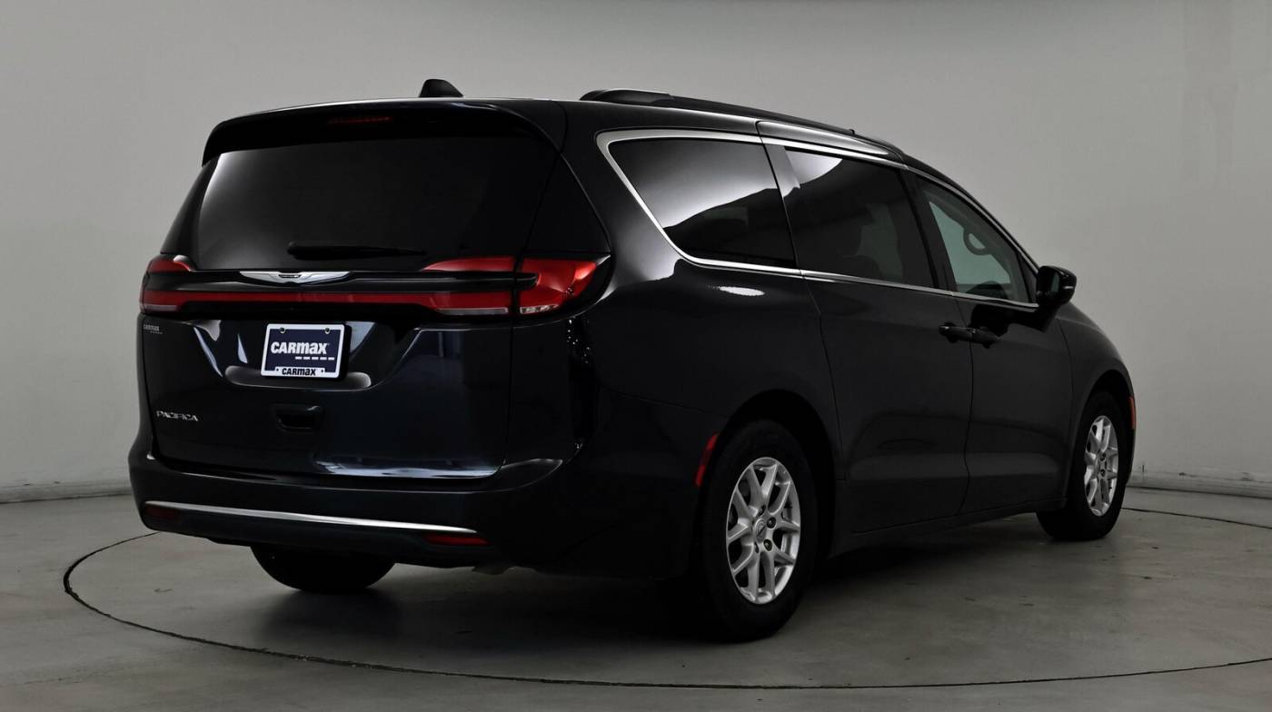 2022 Chrysler Pacifica Touring L — Minivan — 25,828 mi — Naples, FL