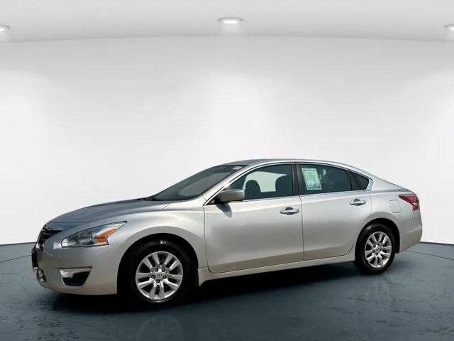 2013 Nissan Altima 2.5 S — Sedan — 122,308 mi — Bristol, WI