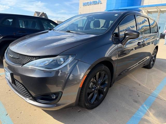 2019 Chrysler Pacifica Touring Plus — Minivan — 124,377 mi — Bristol, WI