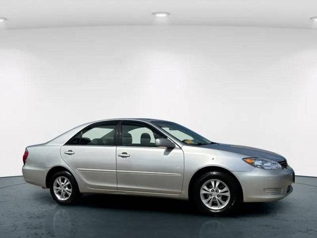 2005 Toyota Camry LE V6 — Sedan — 235,677 mi — Bristol, WI