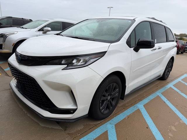 2025 Toyota Sienna XSE — Minivan — 24,033 mi — Bristol, WI