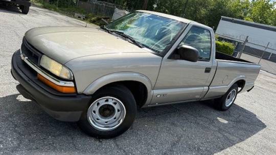 2002 Chevrolet S-10 Base