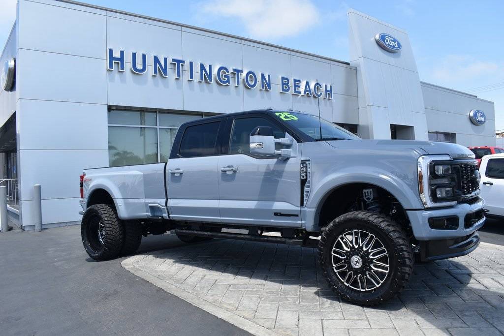 2025 Ford Super Duty F-450 LARIAT — Pickup Truck — 654 mi — Huntington Beach, CA