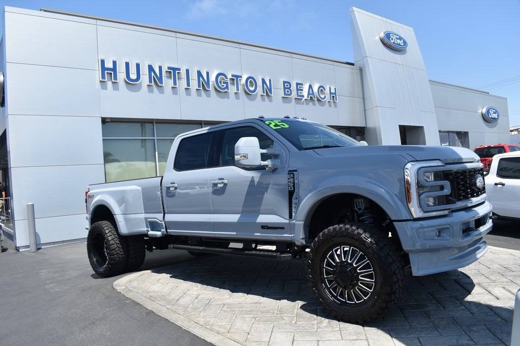2025 Ford Super Duty F-450 LARIAT — Pickup Truck — 435 mi — Huntington Beach, CA