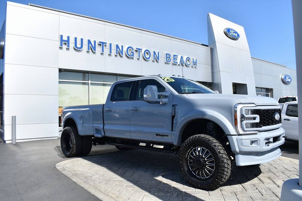 2025 Ford Super Duty F-450 LARIAT — Pickup Truck — 1,161 mi — Huntington Beach, CA