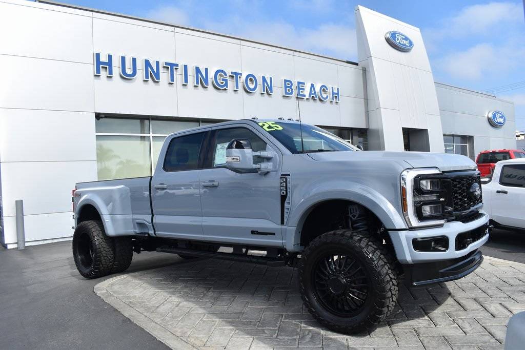 2025 Ford Super Duty F-450 LARIAT — Pickup Truck — 450 mi — Huntington Beach, CA