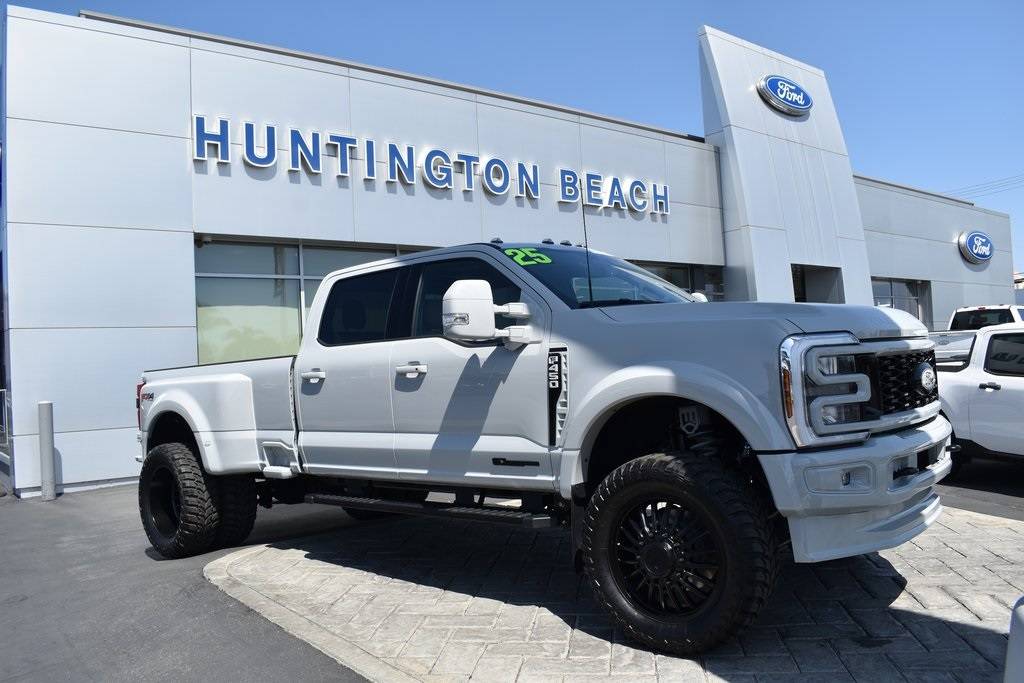 2025 Ford Super Duty F-450 LARIAT — Pickup Truck — 606 mi — Huntington Beach, CA