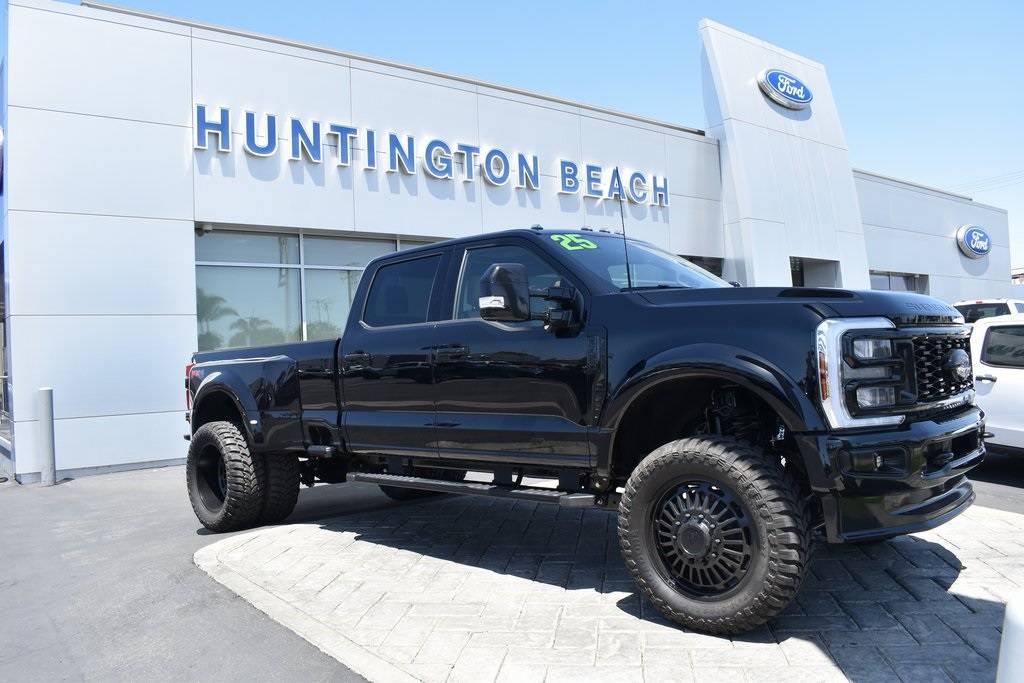 2025 Ford Super Duty F-450 LARIAT — Pickup Truck — 600 mi — Huntington Beach, CA