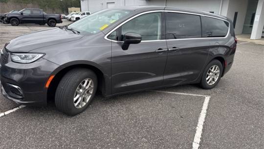 2023 Chrysler Pacifica Touring L — Minivan — 57,847 mi — Statesville, NC