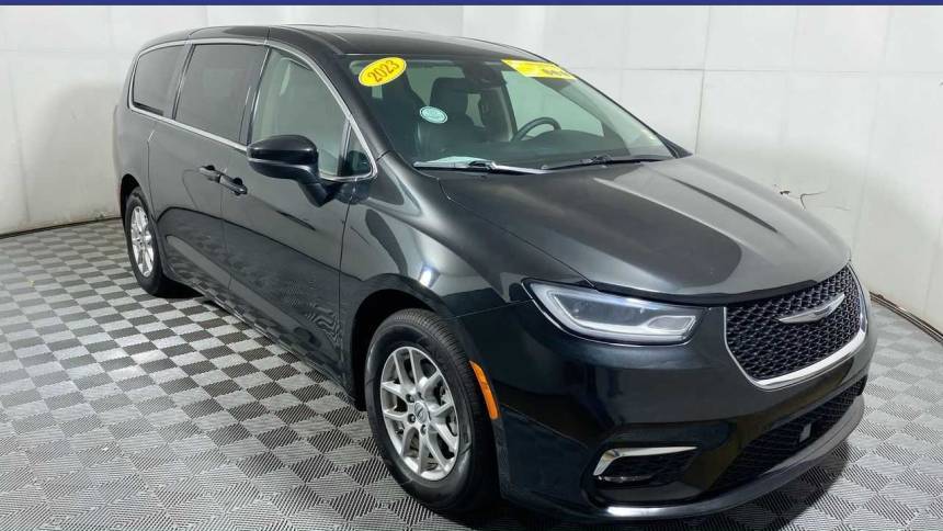 2023 Chrysler Pacifica Touring L — Minivan — 64,518 mi — Greenwood, IN
