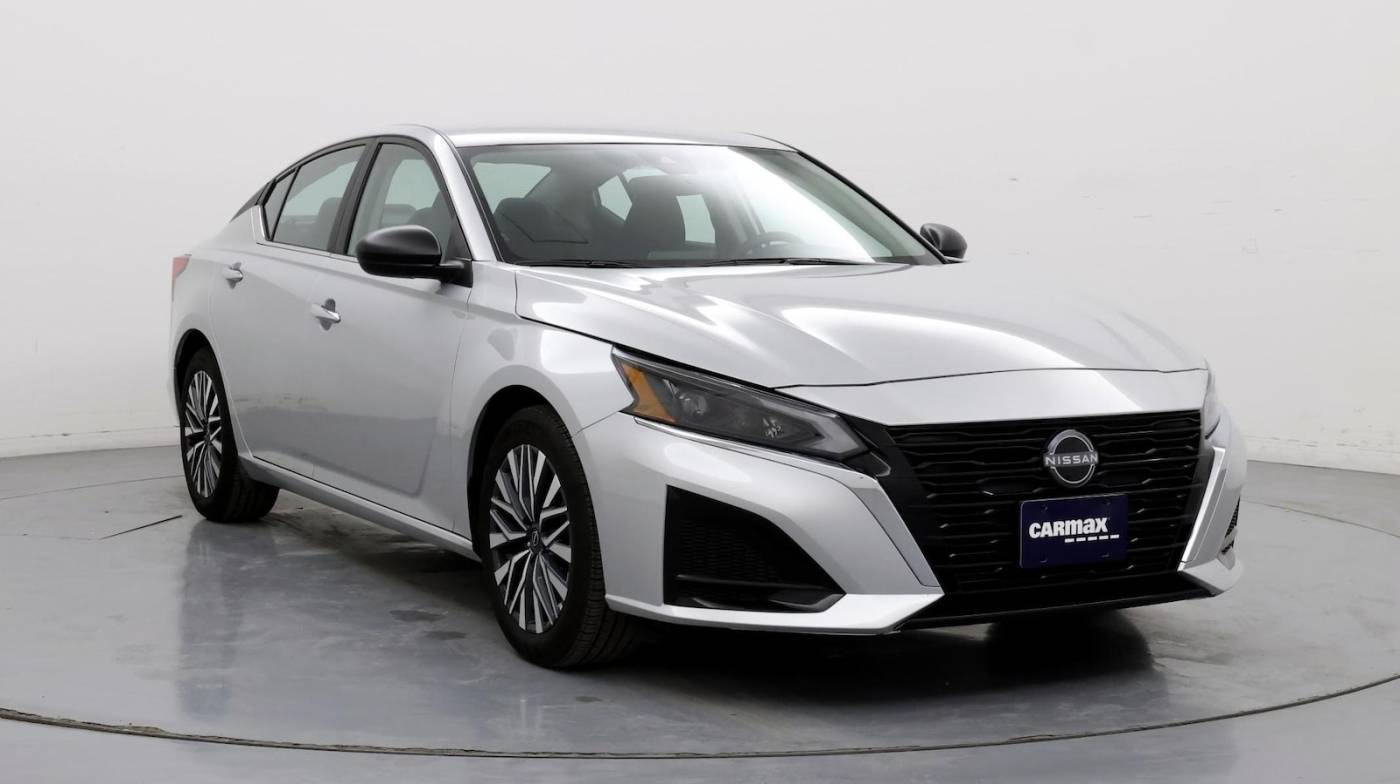 2024 Nissan Altima SV — Sedan — 15,745 mi — Urbandale, IA