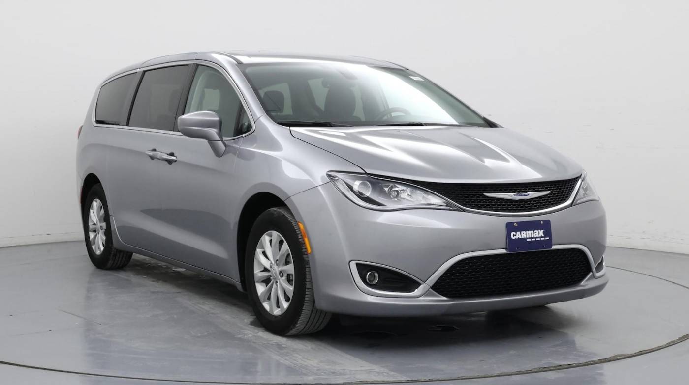 2019 Chrysler Pacifica Touring Plus — Minivan — 31,738 mi — Urbandale, IA