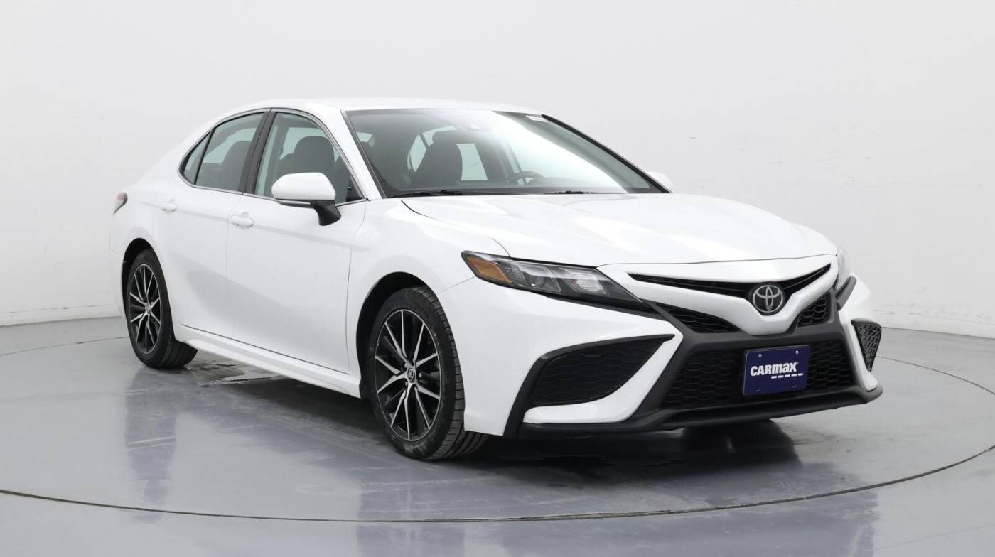 2022 Toyota Camry SE — Sedan — 55,723 mi — Urbandale, IA