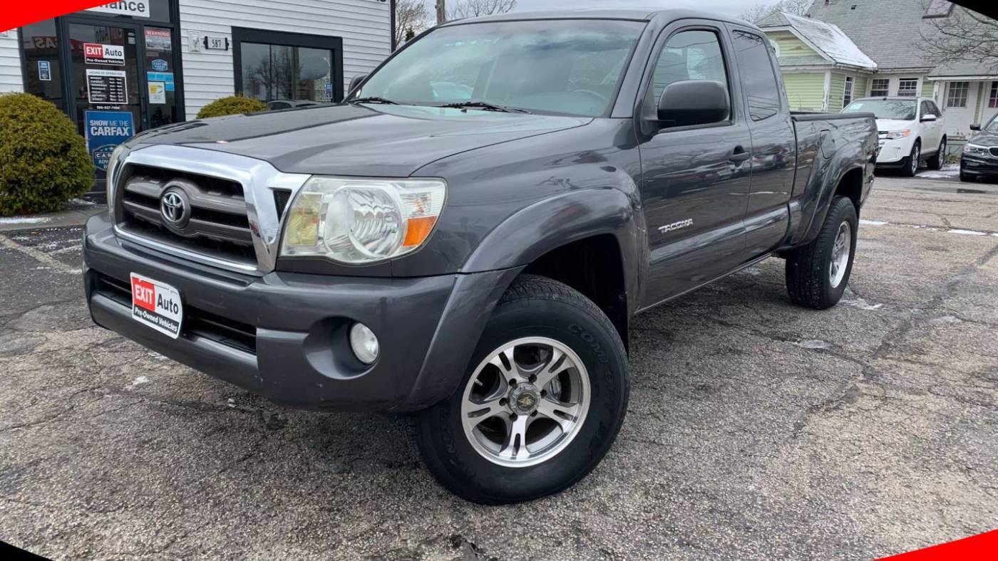 2009 Toyota Tacoma Base — Pickup Truck — 111,171 mi — Hyannis, MA
