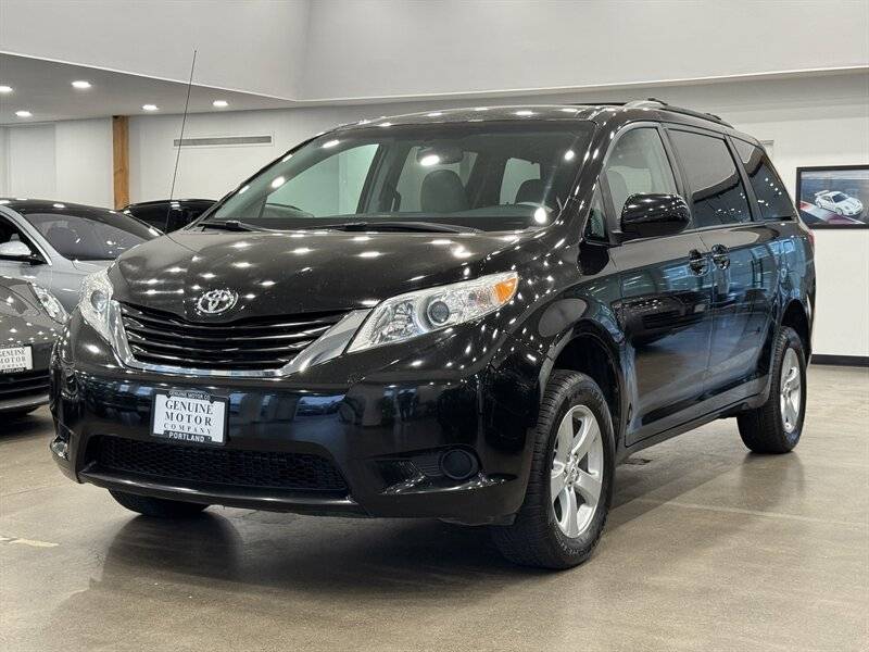 2012 Toyota Sienna LE — Minivan — 112,917 mi — Gladstone, OR