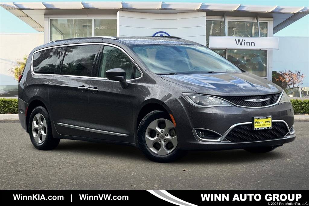 2017 Chrysler Pacifica Touring L Plus — Minivan — 115,000 mi — Newark, CA